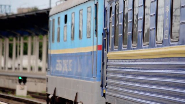 ЧС2-051 отправляется с поездом №106 Днепр-Москва-Баку с ст.Днепр Главное! смотреть онлайн