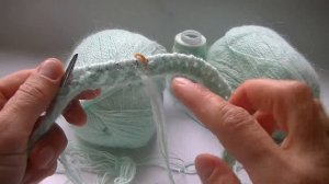 ВЯЖЕМ МОДНУЮ ШАПКУ РЕЗИНКОЙ 1*1 С ДВОЙНЫМ ОТВОРОТОМ  ИЗ ПРЯЖИ ПУХ НОРКИ. ШАПКА ТАКОРИ.