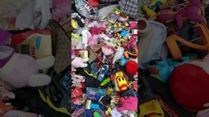 СВАЛКА ИГРУШЕК  НА БЛОШИНОМ РЫНКЕ