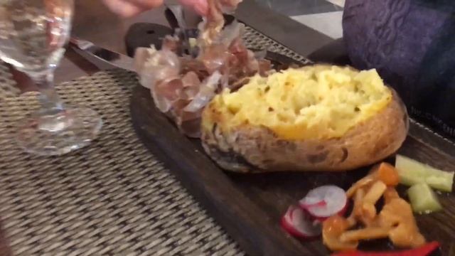 Осваиваем Катание На Коньках. Интересная Подача в Ресторане.