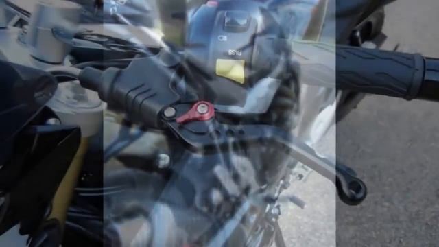 Suzuki GSR 750 A смотреть онлайн