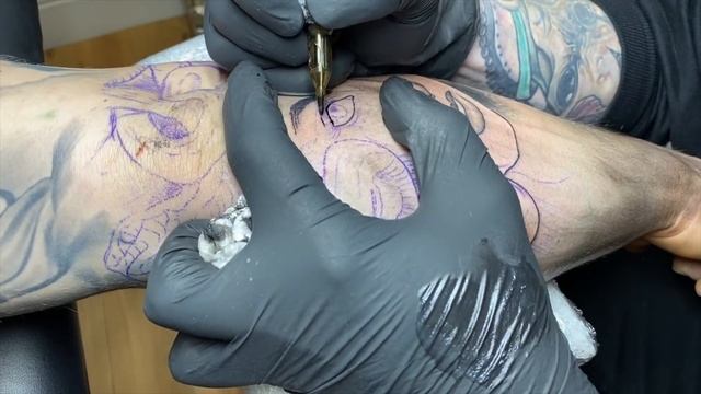 HOW TO TATTOO: STIPPLING TECHNIQUE UP CLOSE, LAYERING AND SHADING TIME-LAPSE MEDUSA TATTOO смотреть онлайн