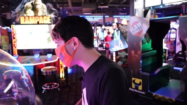 Can I Win a Boxing Arcade Game Cheaper at Dave & Busters? смотреть онлайн