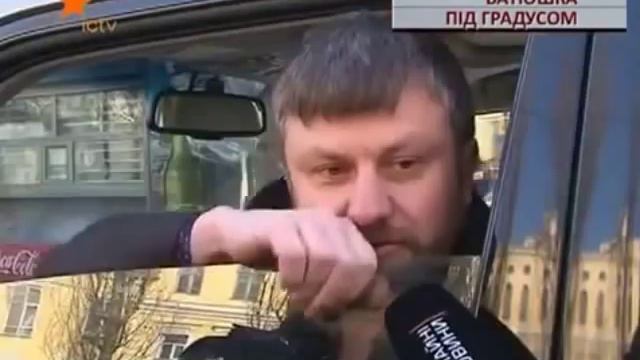 В центре Киева пьяный священник напал на ГАИ смотреть онлайн