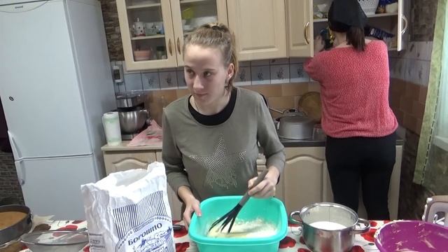 Прогулка по заснеженному селу смотреть онлайн