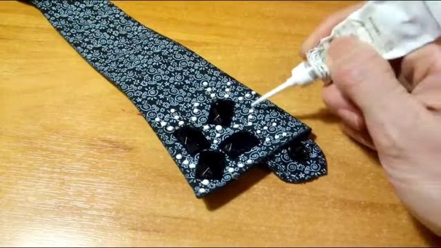 DIY:ДЕКОР.УКРАШАЕМ ВОРОТНИЧЕК СТРАЗАМИ.РОСПИСЬ АКРИЛОВЫМИ КРАСКАМИ смотреть онлайн