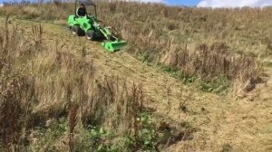 Многофункциональный минипогрузчик Avant 640, косилка для бурьяна, склон 40 градусов