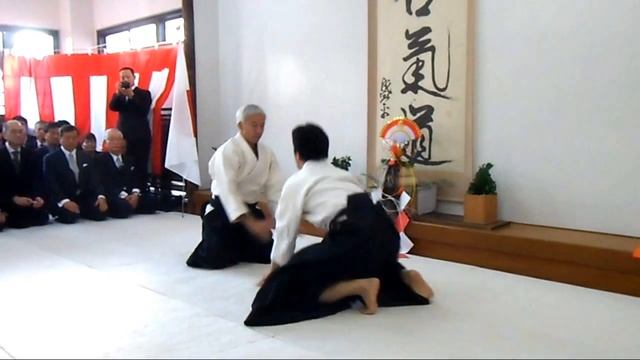 Aikido Doshu Ueshiba Moriteru ・ 奉納演武 смотреть онлайн