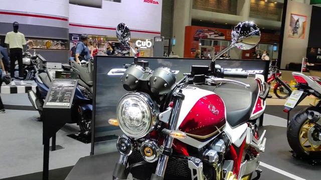 พาดูรอบคัน Honda CB1300 Super Four & Super Bol D'or ตำนาน Street Bike จากแดนปลาดิบ смотреть онлайн