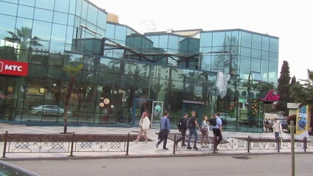 ЧАСТЬ2.В центре Сочи, напротив ЖД Вокзала разорили красивую городскую клумбу! смотреть онлайн