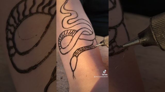 SNAKES ? ARM HENNA Tattoo #viral смотреть онлайн