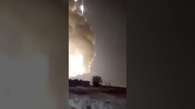 В Астраханской области сразу после взлета упала ракета С-300 смотреть онлайн