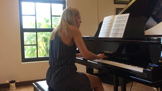 1st Arabesque from 3 Arabesken Opus 7 by Nikolai Medtner смотреть онлайн