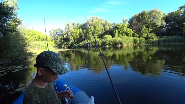 РЫБАЛКА НА СПИННИНГ В АВГУСТЕ НА РЕКЕ смотреть онлайн