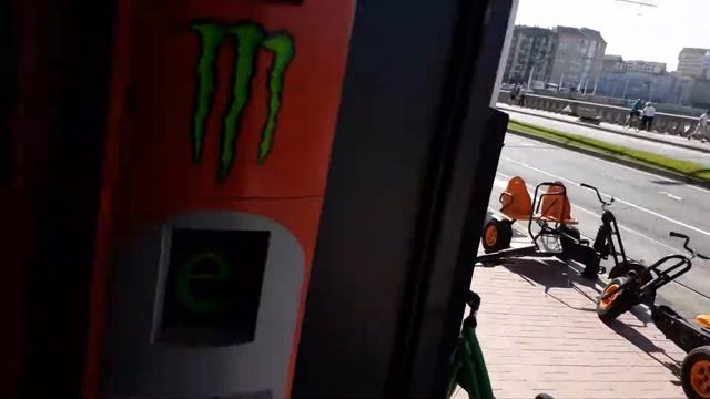 A Coruna. Bike station. За великом ч.4 смотреть онлайн