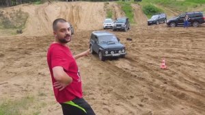Большая битва внедорожников и кроссоверов на бездорожье.