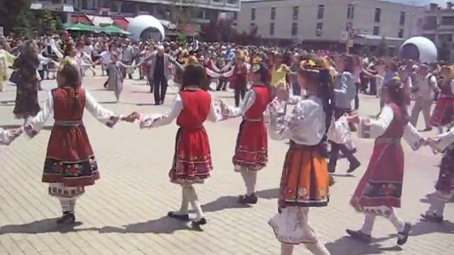 Kazanluk Rose Festival - Bulgarian Horo in Town Square - June 6th 2010 смотреть онлайн