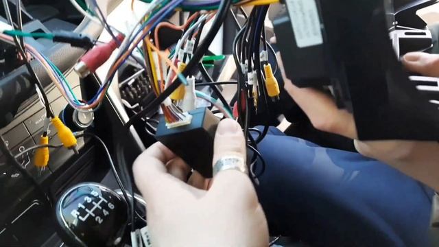 Ford Kuga 2 Установка магнитолы TEYES CC3 с камерой заднего вида смотреть онлайн