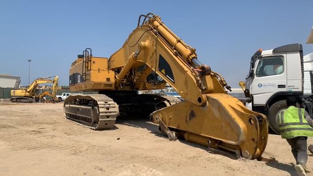 Caterpillar 385C Hydraulic Excavator transport and unload fixing the stick & bucket heavy equipment смотреть онлайн