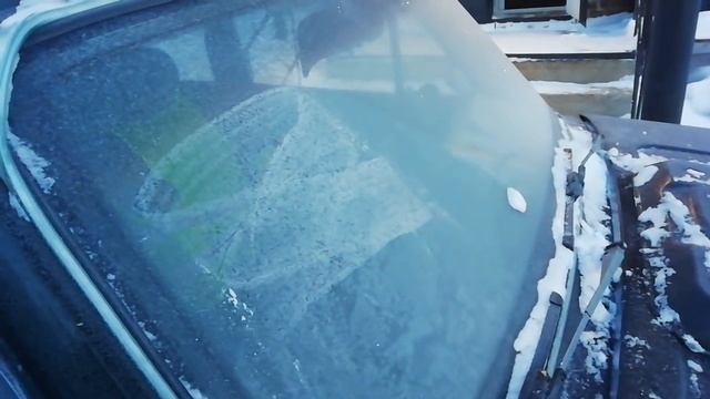 Как очистить стекло автомобиля от льда зимой смотреть онлайн