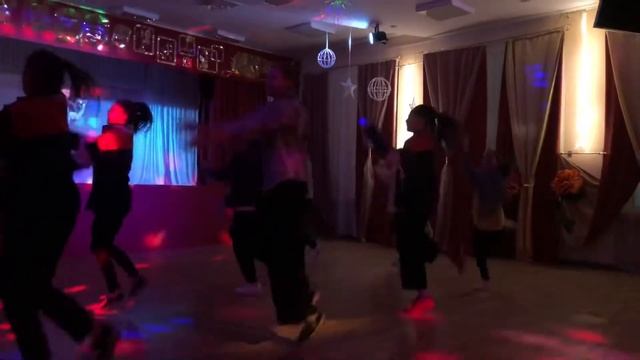 Танец «90-х» смотреть онлайн