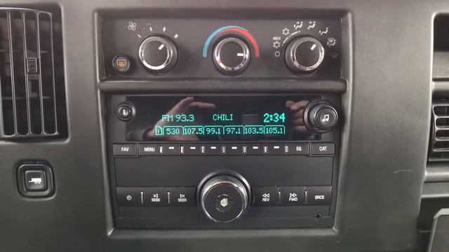 2016 GMC Savana 2500 LS 4.8L V8 SFI 6-Speed Automatic HD with Electronic Overdrive 12 Passenger Van смотреть онлайн