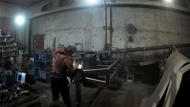 День четвертый Сборка мини погрузчика Helper 300 смотреть онлайн