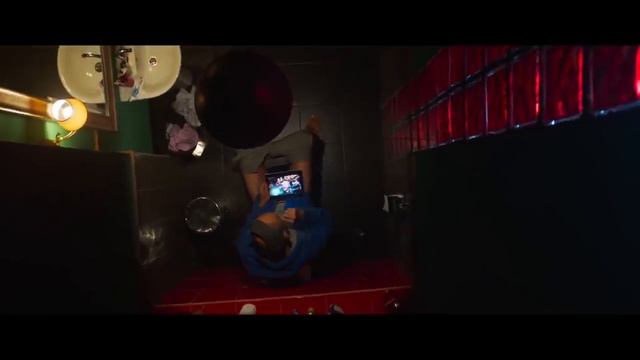 Badcomedian ЖЖОТ! Газгольдер 2 КЛУБАРЕ - стёб над сценой в туалете смотреть онлайн