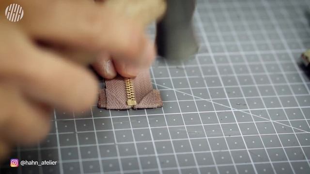 Making a clam shaped zipper pouch｜Leather craft sound｜ASMR смотреть онлайн