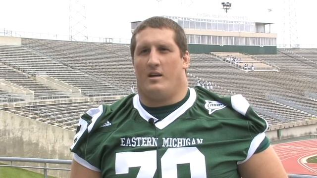 Student-Athlete Interview: Football's Eric Davis смотреть онлайн