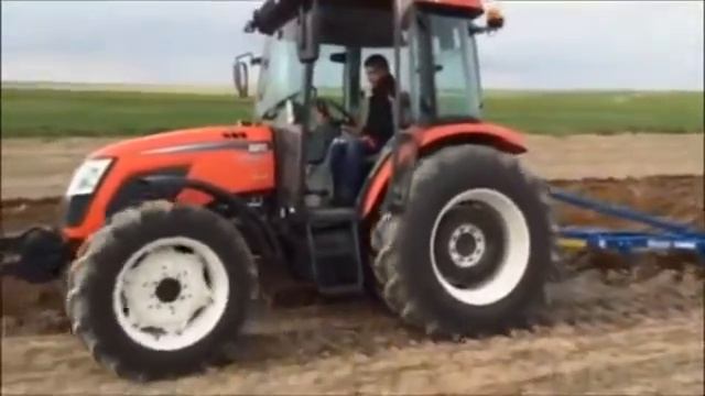 Трактор KIOTI RX7320 пашет 5-ти корпусным плугом смотреть онлайн