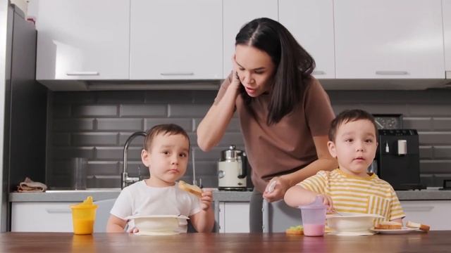 ГЕНЕТИКА | Откуда берутся ямочки на щечках и пушистые ресницы смотреть онлайн