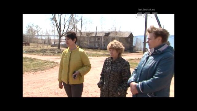 Добро пожаловаться жители дома на улице Набережной в Падуне устали от холода, сырости и неприятного смотреть онлайн