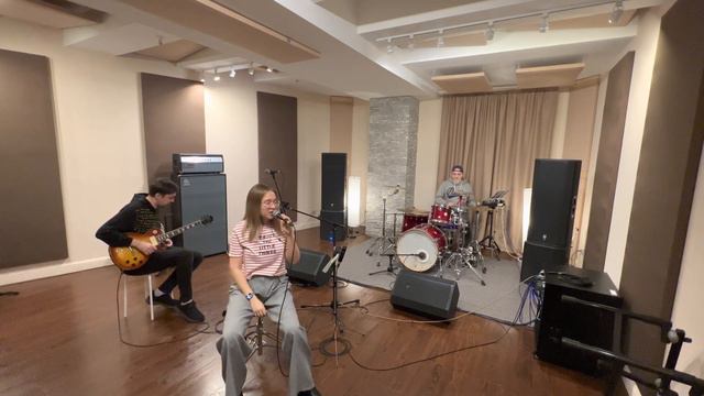 L.U.I. - ЛЮБОВЬ-НАПОКАЗ смотреть онлайн