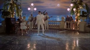 Зимний вечер в Гаграх. Танец с дочкой.