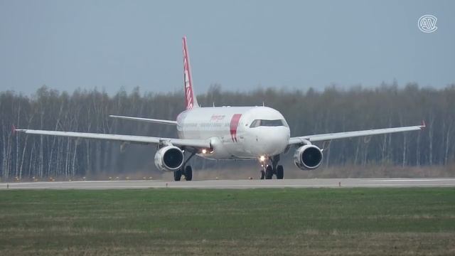 Двадцать разных самолетов в Домодедово 30.04.21, взлеты и посадки при боковом ветре. смотреть онлайн