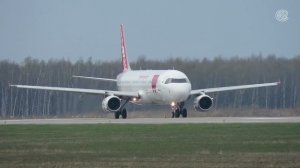 Двадцать разных самолетов в Домодедово 30.04.21, взлеты и посадки при боковом ветре.