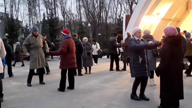 ТЫ ЗАБУДЬ!👍💃🕺/ТАНЦЫ В ПАРКЕ ГОРЬКОГО ХАРЬКОВ ФЕВРАЛЬ 2021 смотреть онлайн