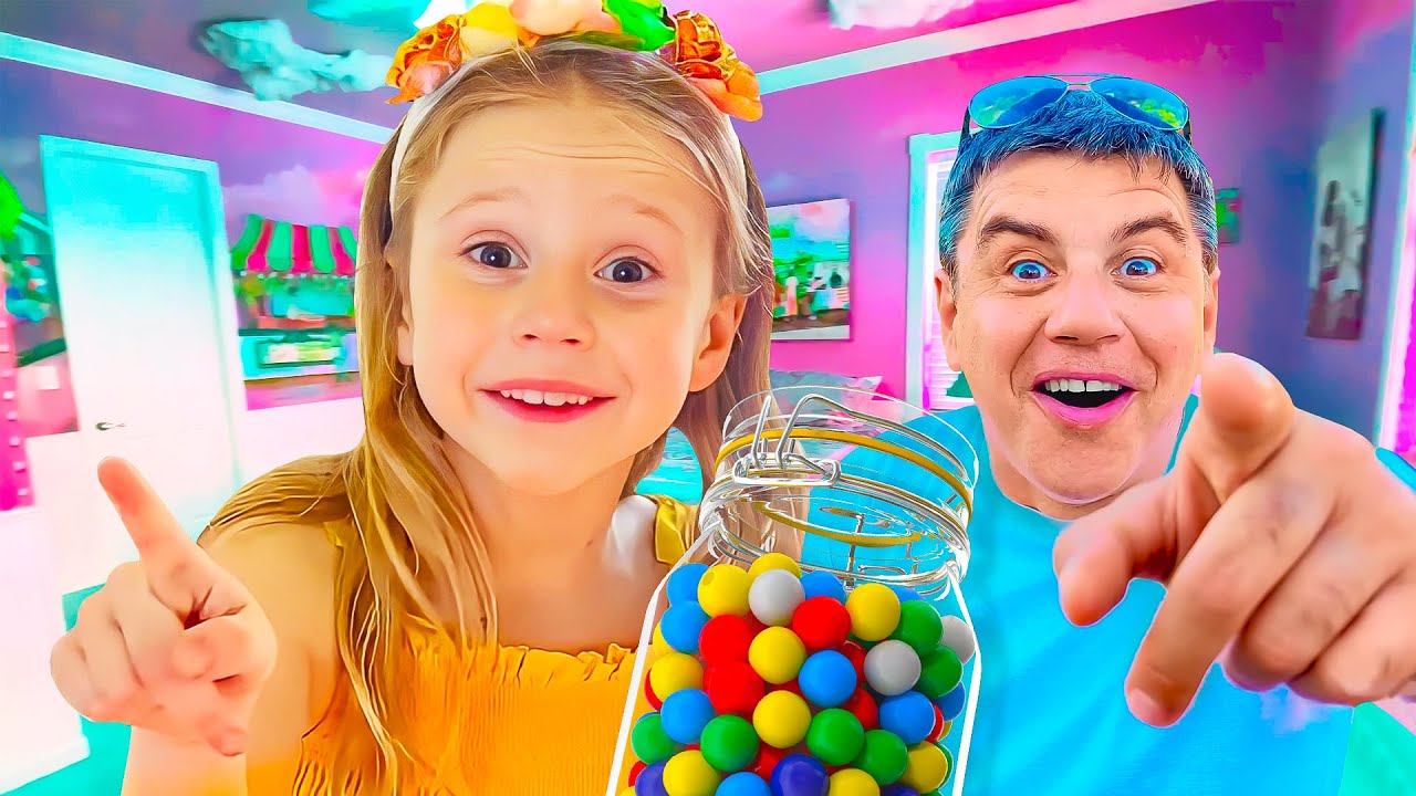 Настя с папой ищут что-то вкусное на обед