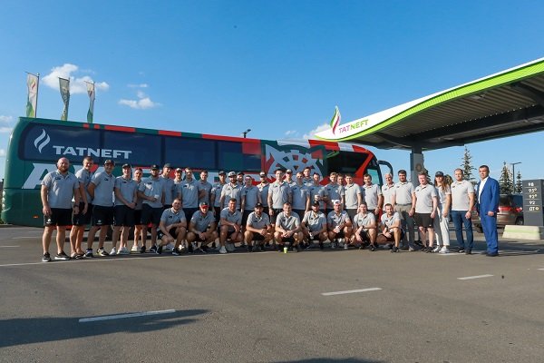 Игроки хоккейного клуба «Ак Барс» посетили АЗС «Татнефть» смотреть онлайн