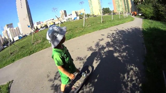 Как малышу научиться кататься на скейте. смотреть онлайн