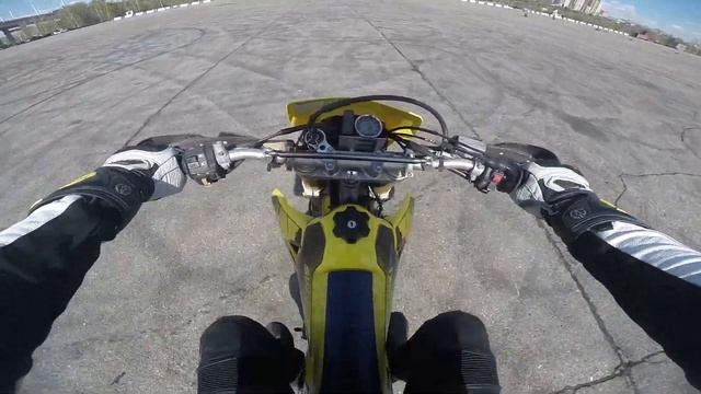 Первая попытка сделать вилли (wheelie) смотреть онлайн