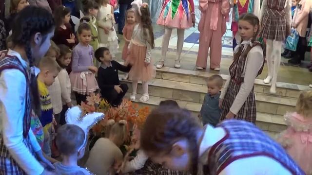 Новогодняя елка "Пятачок на счастье". Массовка. смотреть онлайн
