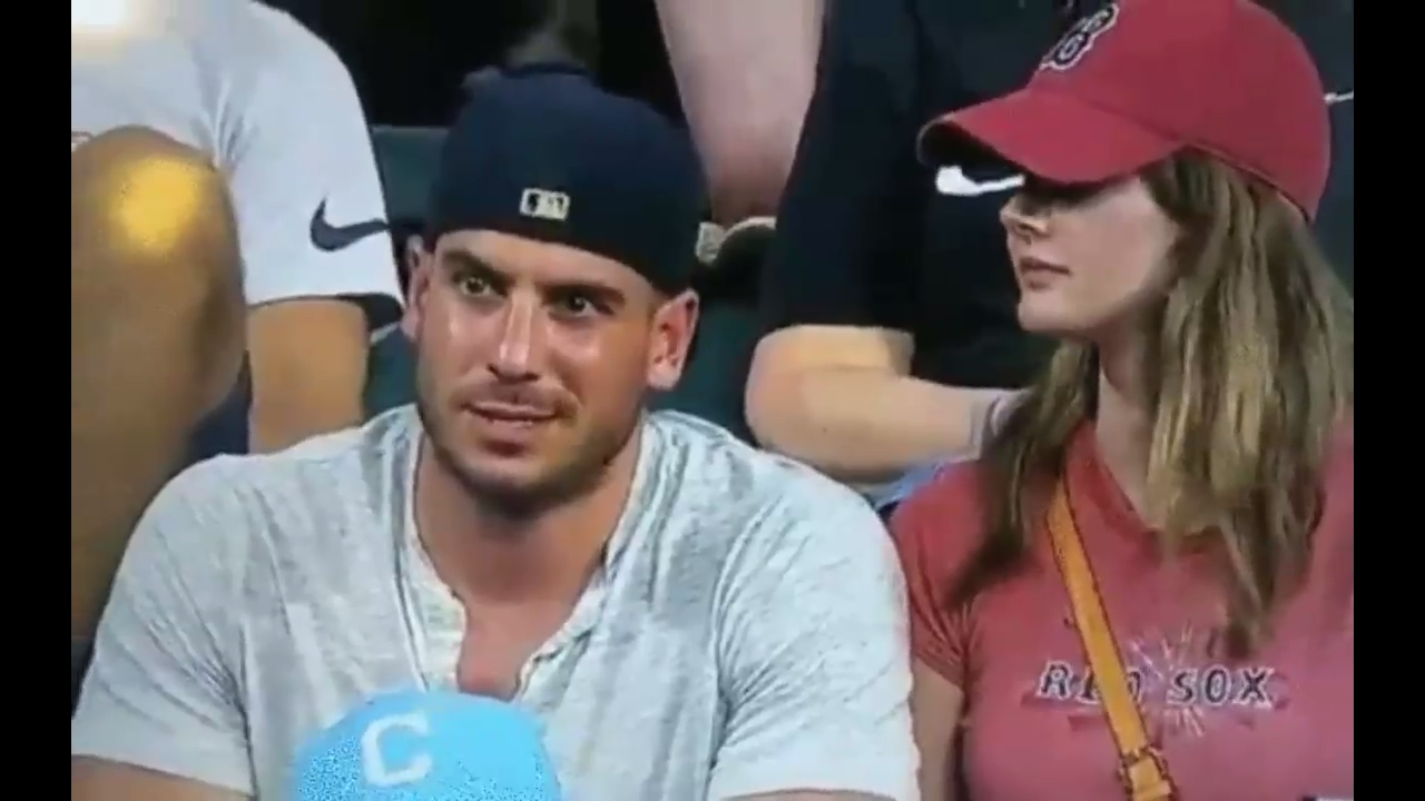 Когда пришел на игру не со своей... смотреть онлайн