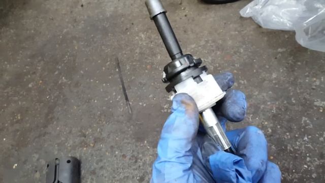 Fiat Punto gear changing problem. Stuck in gear problem fix. Cable replacement. смотреть онлайн
