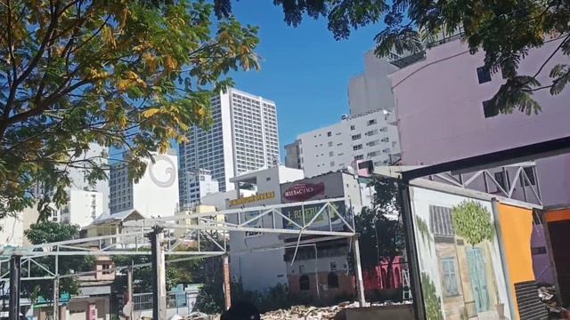 07.01.2022. Угол третьей линии расчищают под застройку. Сегодня очень жарко. Ярко-синее небо. смотреть онлайн