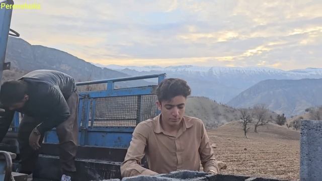 "Untying the knot of love: Saleh and Hassan, competition for Masoumeh's heart" смотреть онлайн