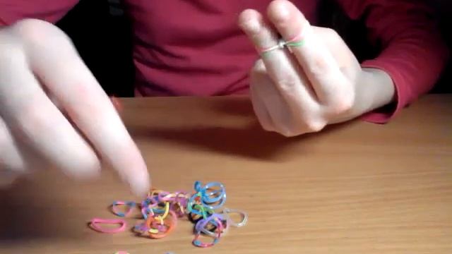 Видео урок 1 "LOOM BANDS " плетение для начинающих смотреть онлайн