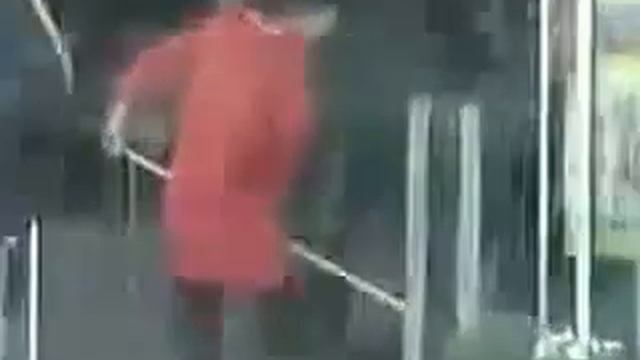 Помыть автоматическую раздвижную дверь смотреть онлайн