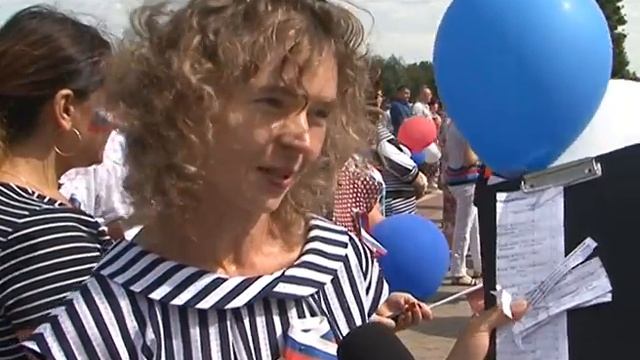 В Прохоровке отметили День флага смотреть онлайн